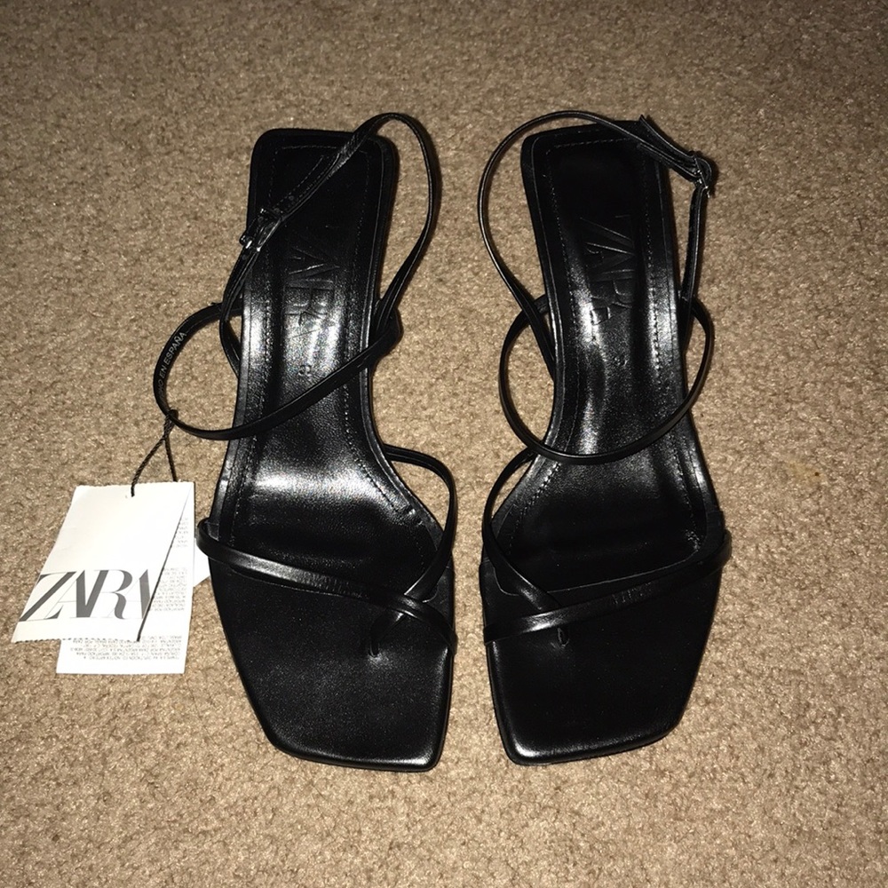 ▪️ZARA strappy mid heel▪️